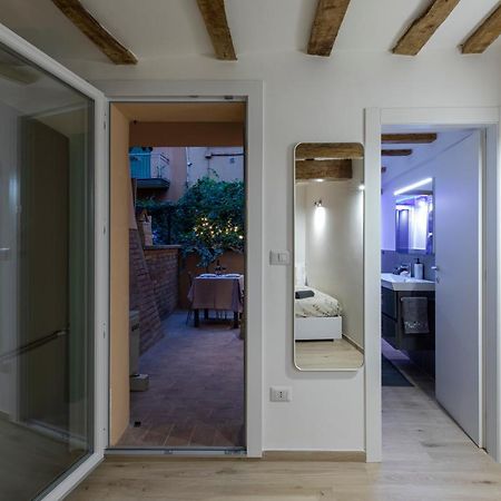 Luxury Suite In The Center I Private Patio & Kitchen Bolonha Exterior foto