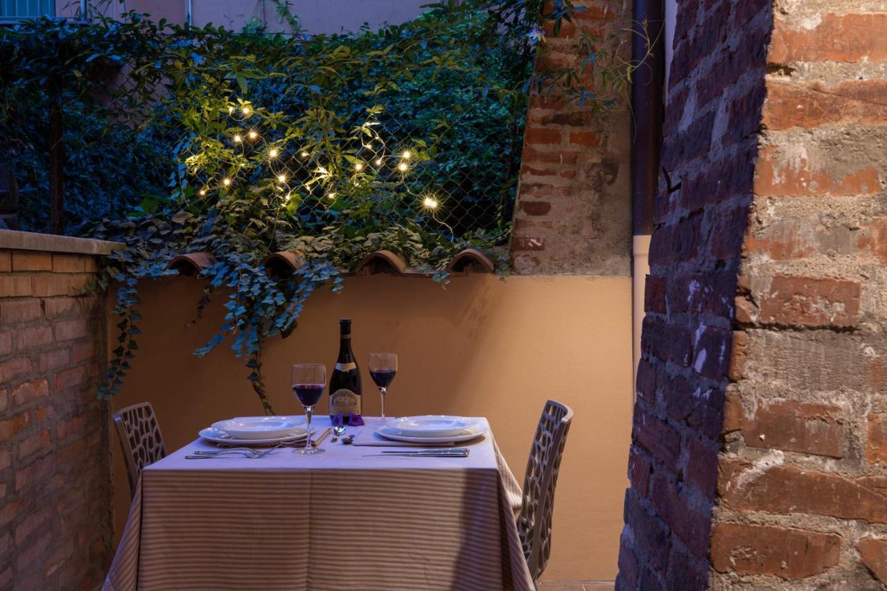 Luxury Suite In The Center I Private Patio & Kitchen Bolonha Exterior foto