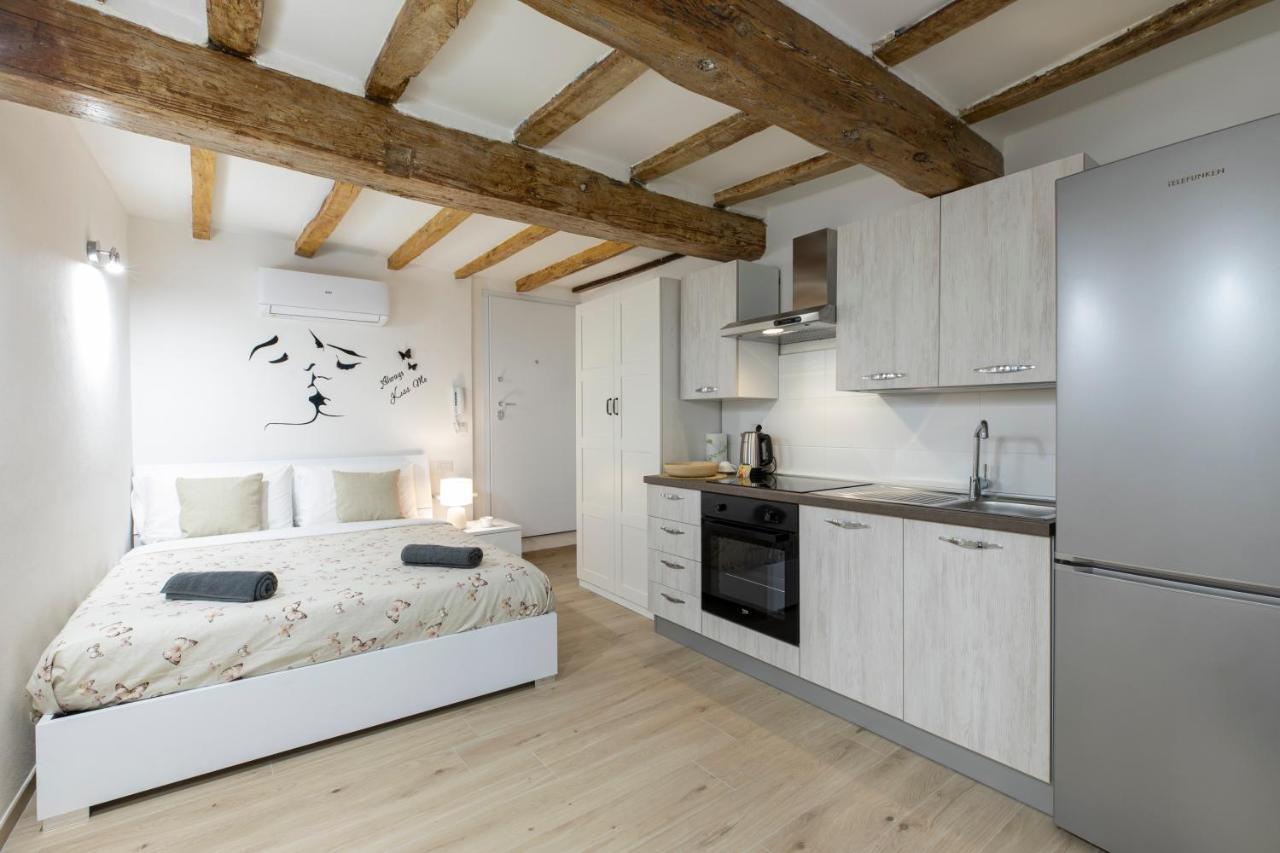 Luxury Suite In The Center I Private Patio & Kitchen Bolonha Exterior foto