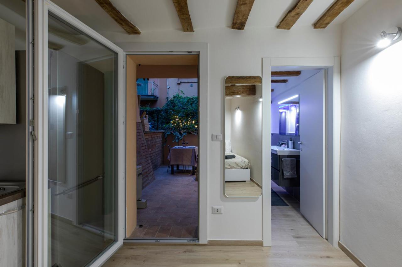 Luxury Suite In The Center I Private Patio & Kitchen Bolonha Exterior foto