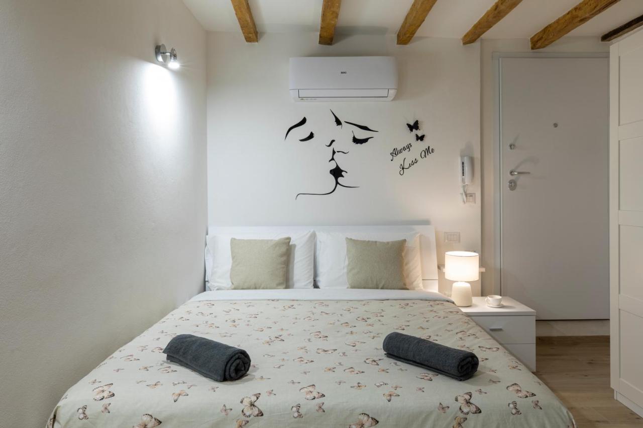 Luxury Suite In The Center I Private Patio & Kitchen Bolonha Exterior foto